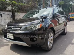 মিতসুবিশি আউটল্যান্ডার রক ফোর্ড এবং সান রুফ ২০১১