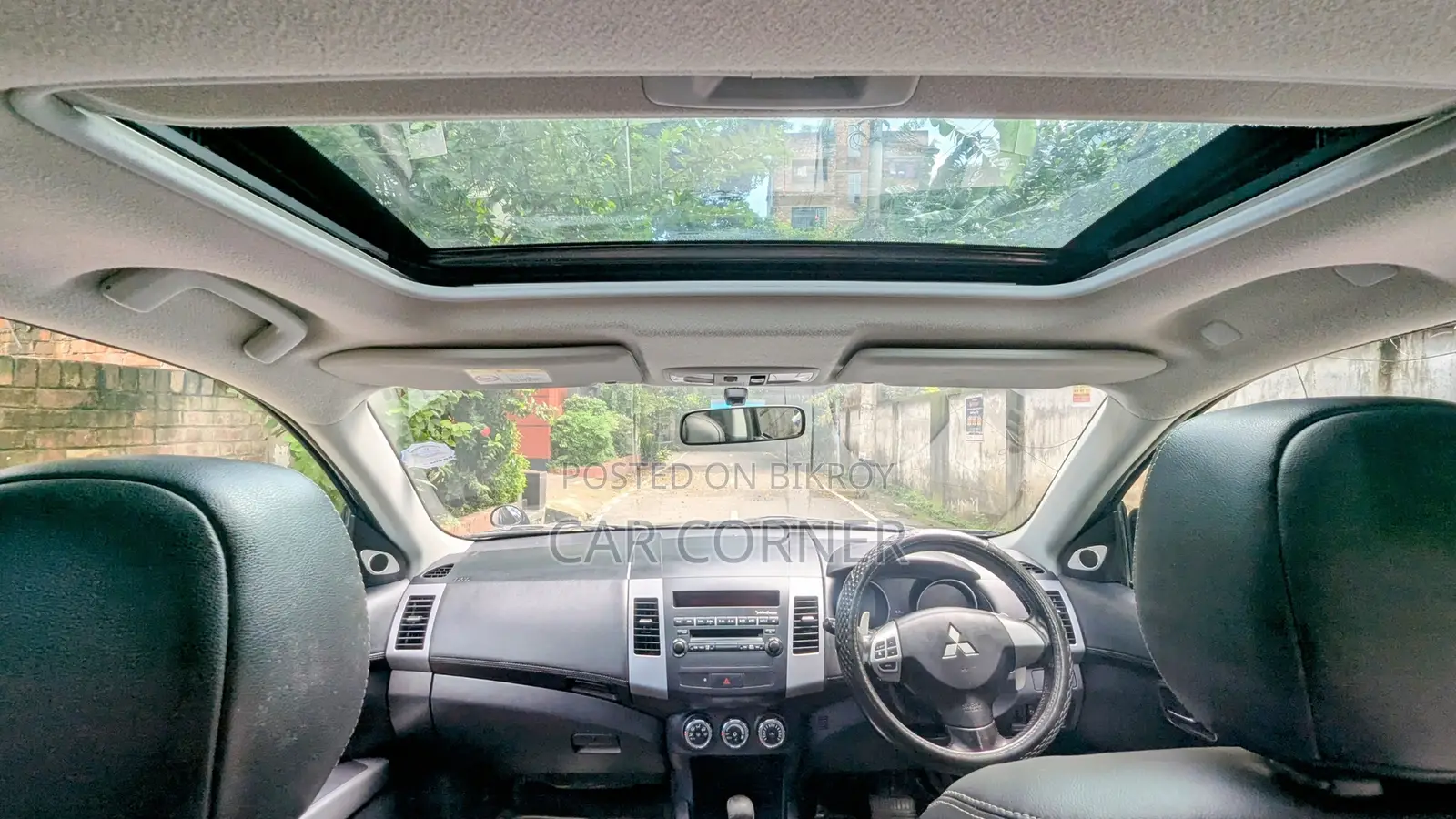 Mitsubishi Outlander Rock Ford & Sun Roof 2011