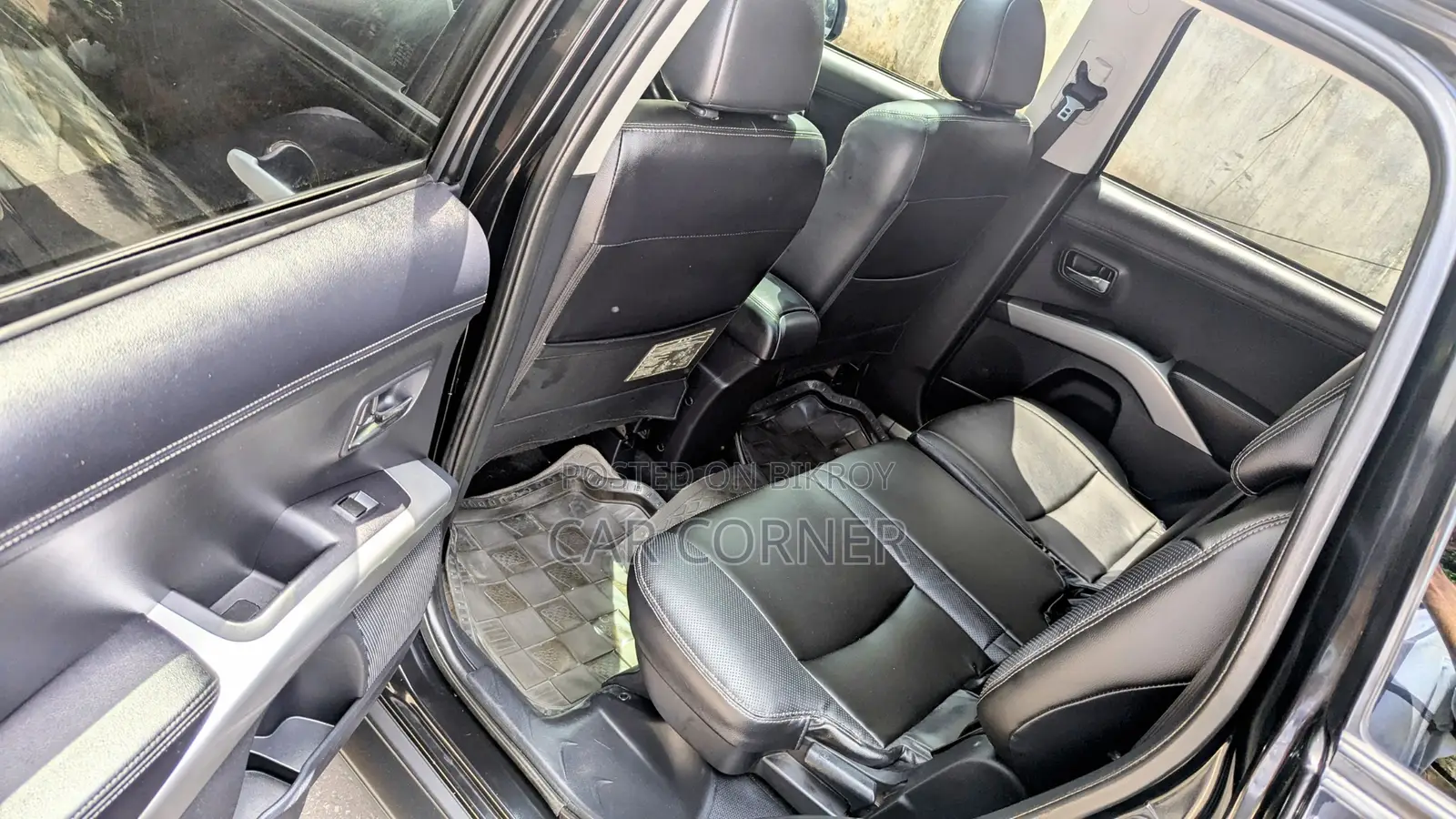 Mitsubishi Outlander Rock Ford & Sun Roof 2011
