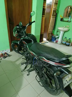 বাজাজ ডিসকভার ১০০ ২০০৫ পিংক