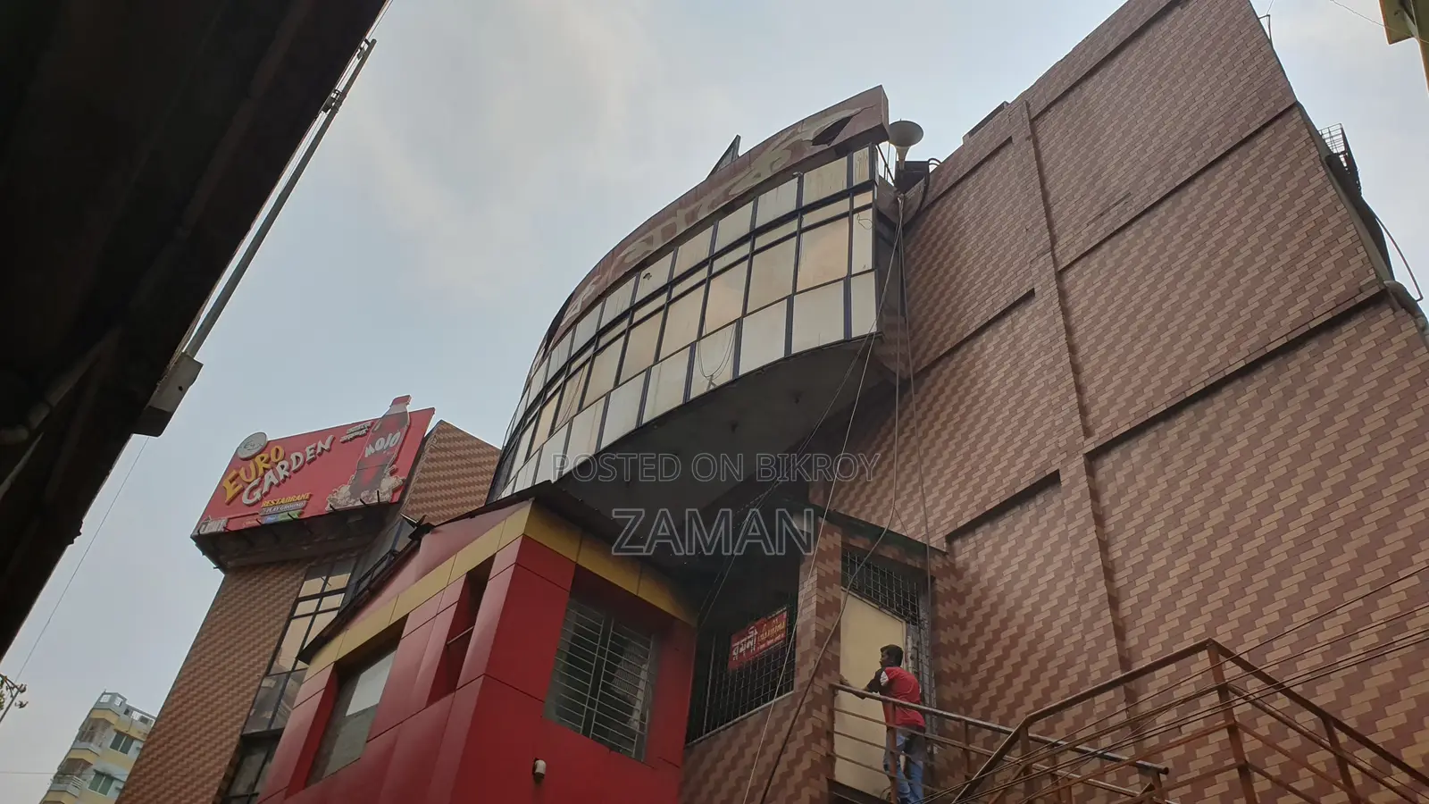 Mouchak Market, 200 Sqf Corner Shop