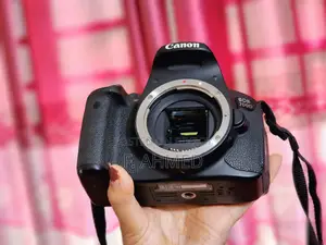 Canon 700d body