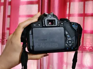 Canon 700d body