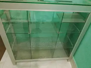 চকলেট ও মালামালের রেক