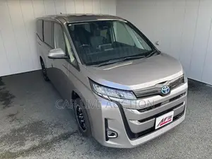Toyota Noah Hybrid X package 2022