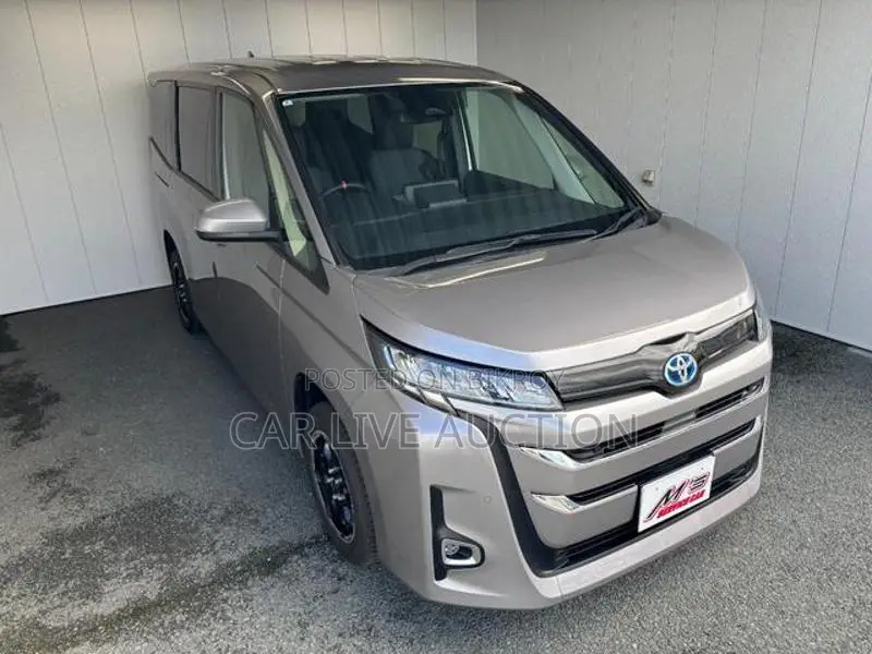 Toyota Noah Hybrid X package 2022