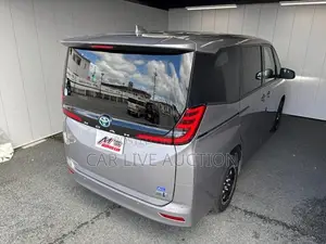 Toyota Noah Hybrid X package 2022