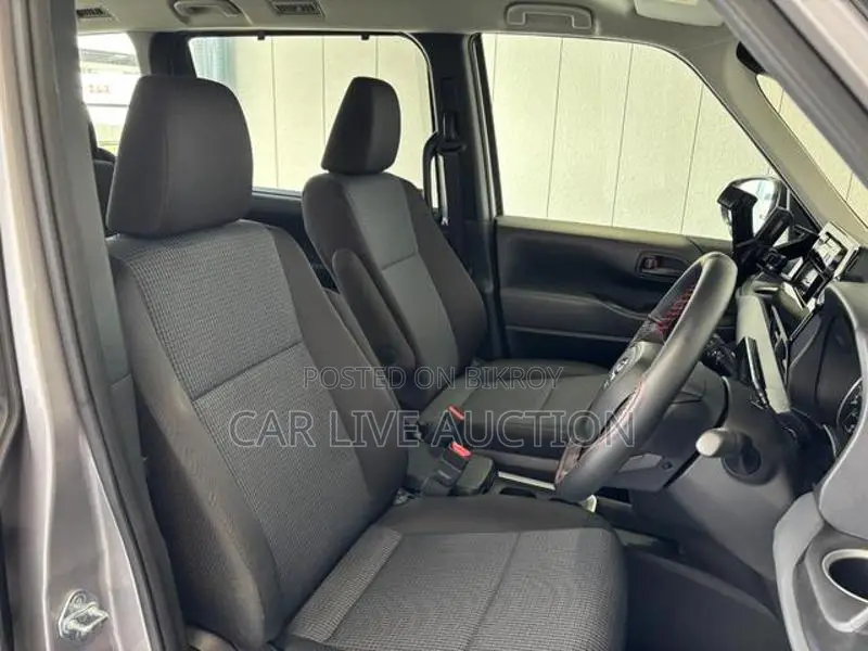 Toyota Noah Hybrid X package 2022