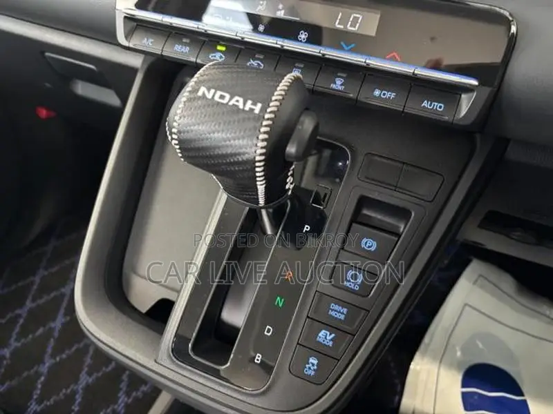 Toyota Noah Hybrid X package 2022