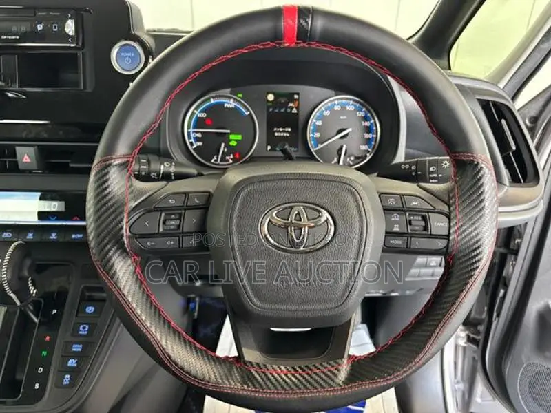 Toyota Noah Hybrid X package 2022