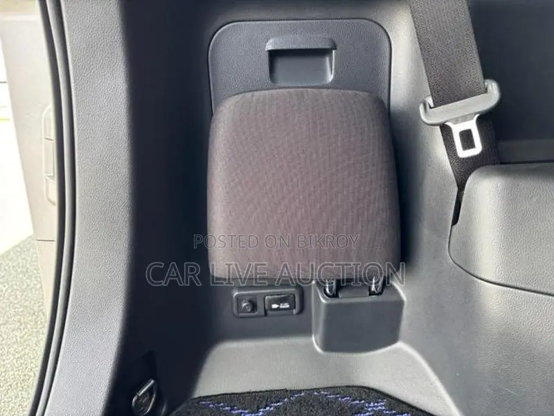 Toyota Noah Hybrid X package 2022