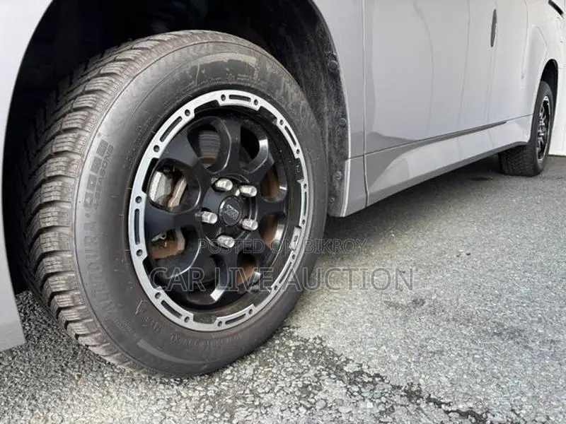 Toyota Noah Hybrid X package 2022