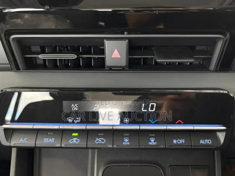 Toyota Noah Hybrid X package 2022