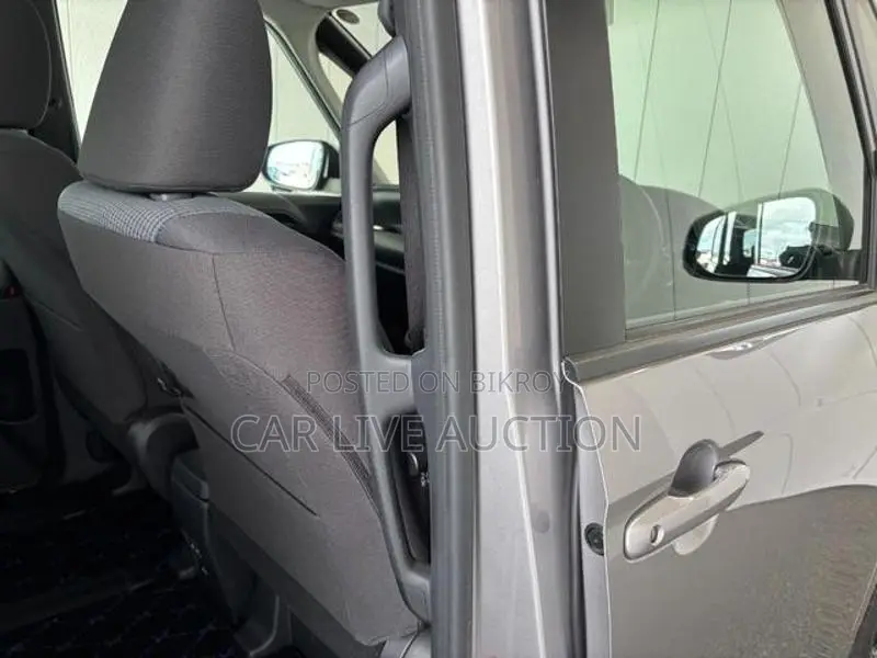 Toyota Noah Hybrid X package 2022
