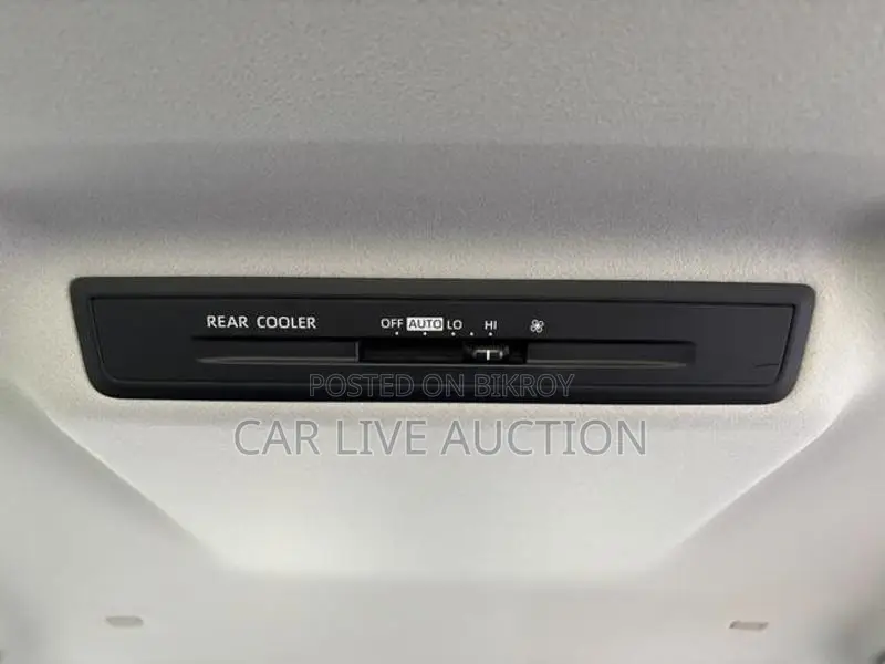 Toyota Noah Hybrid X package 2022