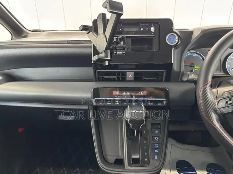 Toyota Noah Hybrid X package 2022