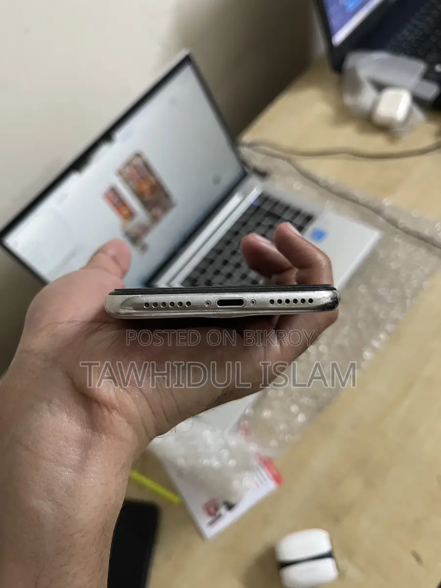 Apple iPhone X (Used)