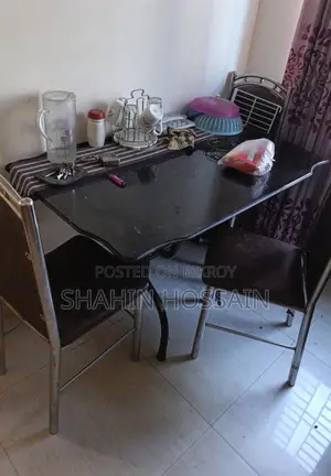 ডাইনিং টেবিল
