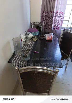 ডাইনিং টেবিল