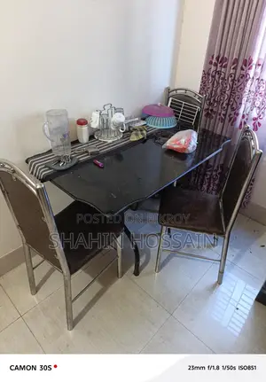 ডাইনিং টেবিল