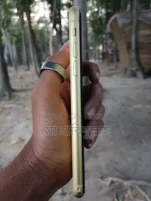 Apple iPhone 11 (Used)
