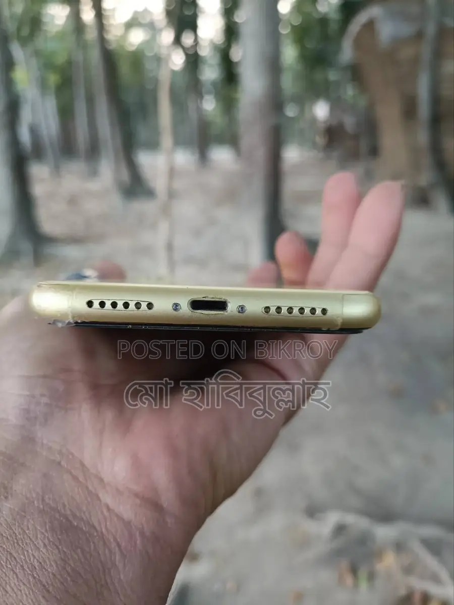 Apple iPhone 11 (Used)