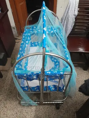বাচ্চাদের দোলনা