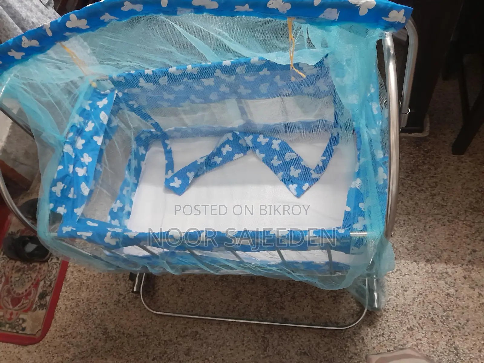 বাচ্চাদের দোলনা