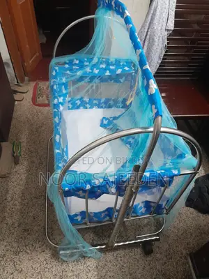 বাচ্চাদের দোলনা