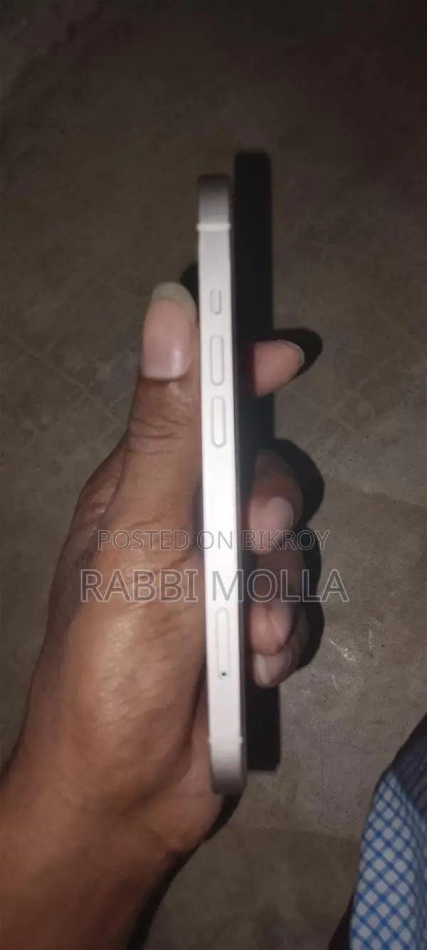 Apple iPhone 13 (Used)