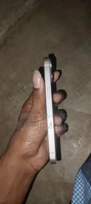 Apple iPhone 13 (Used)