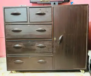 সাইড ওয়ার্ডরোবসহ কাঠের ড্রয়ারের আলমারি