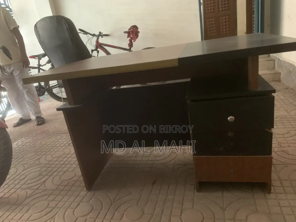 Office chair and table