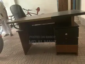 Office chair and table