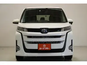 Toyota Noah Hybrid X 2022