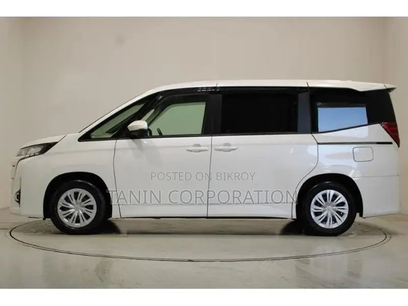 Toyota Noah Hybrid X 2022