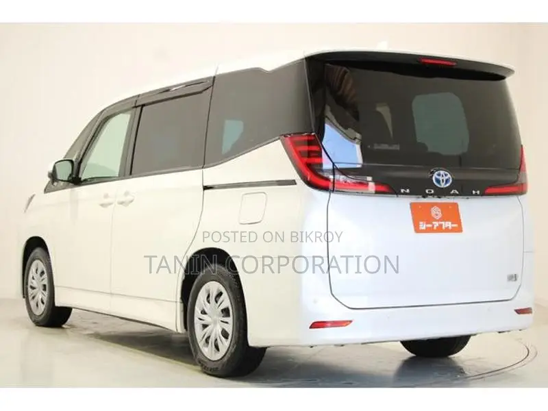 Toyota Noah Hybrid X 2022