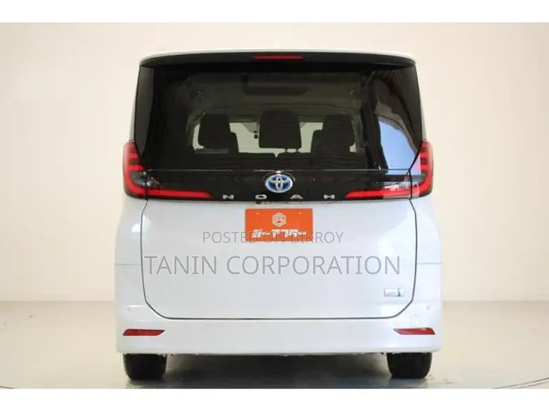 Toyota Noah Hybrid X 2022