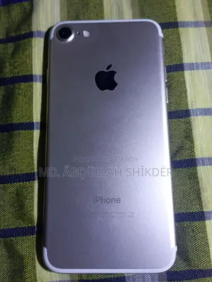 Apple iPhone 7 . (Used)