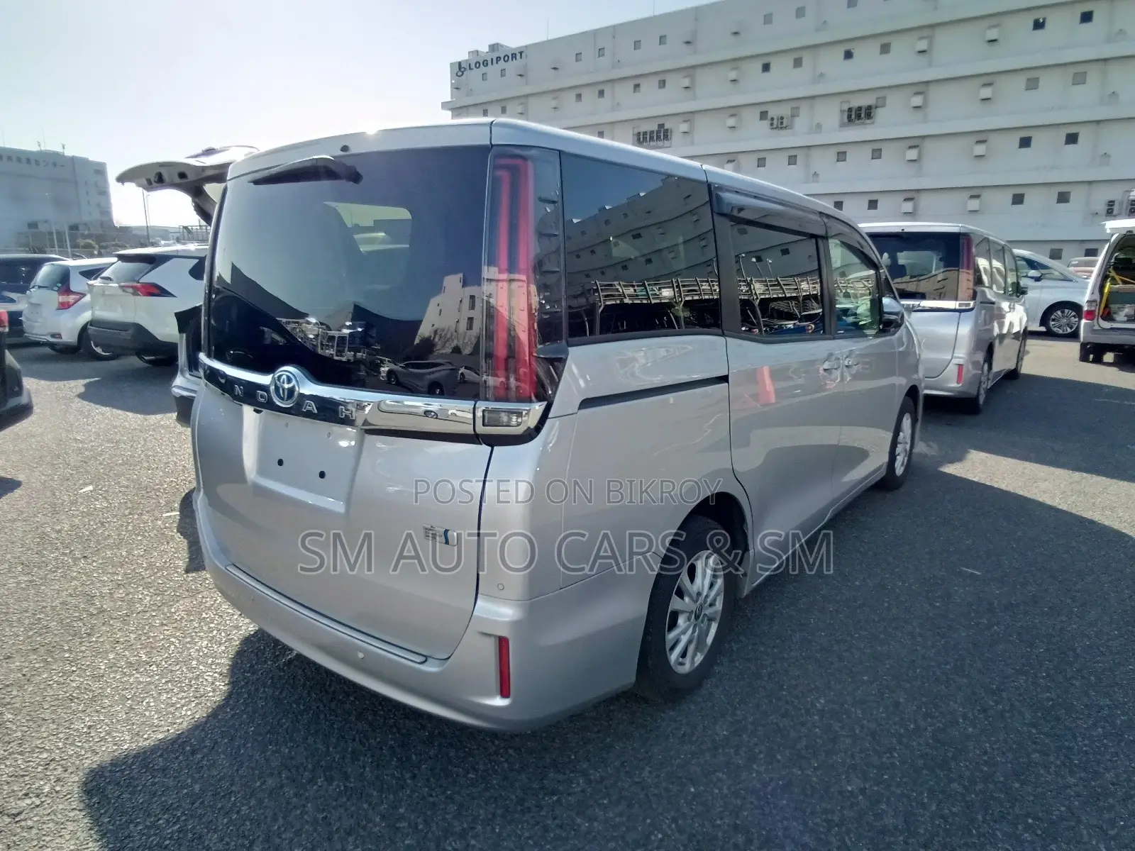 Toyota Noah Hybrid G Silver 2021