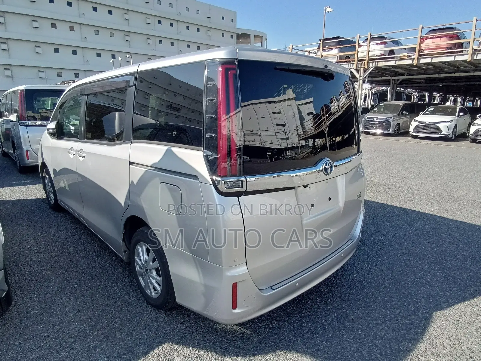 Toyota Noah Hybrid G Silver 2021