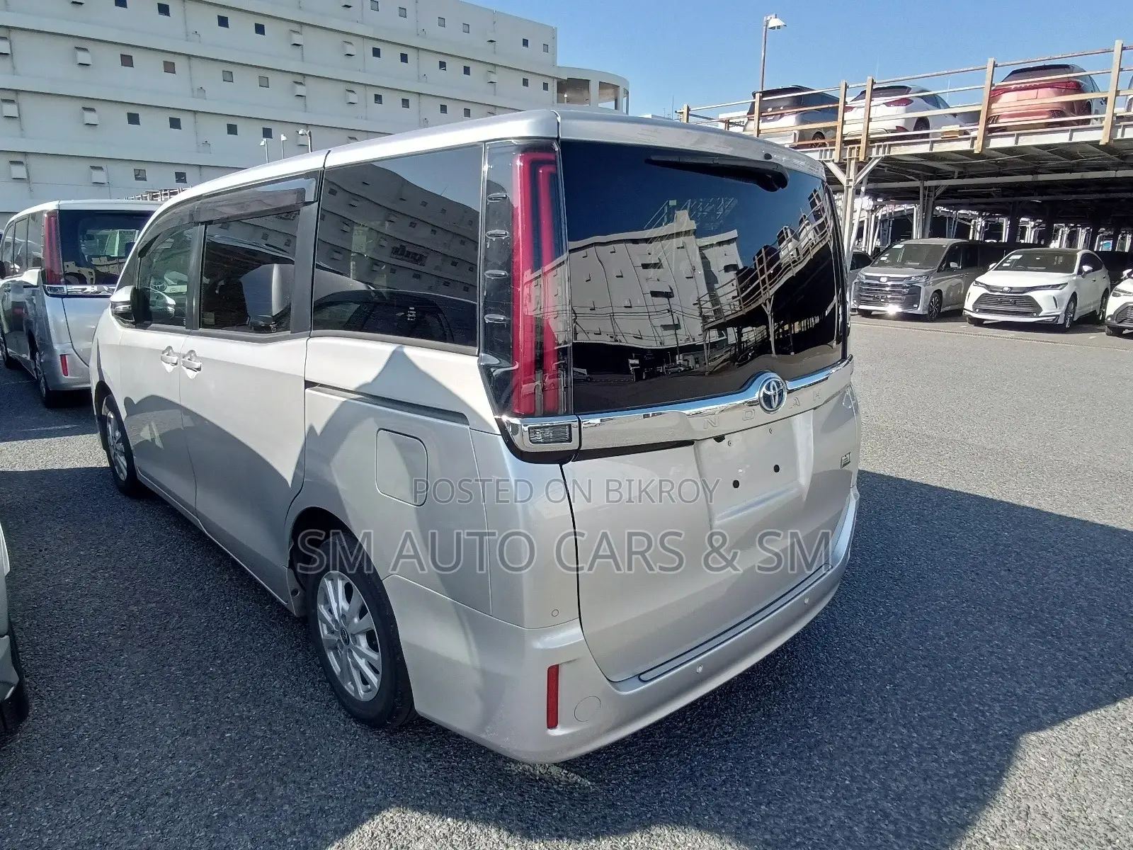 Toyota Noah Hybrid G Silver 2021