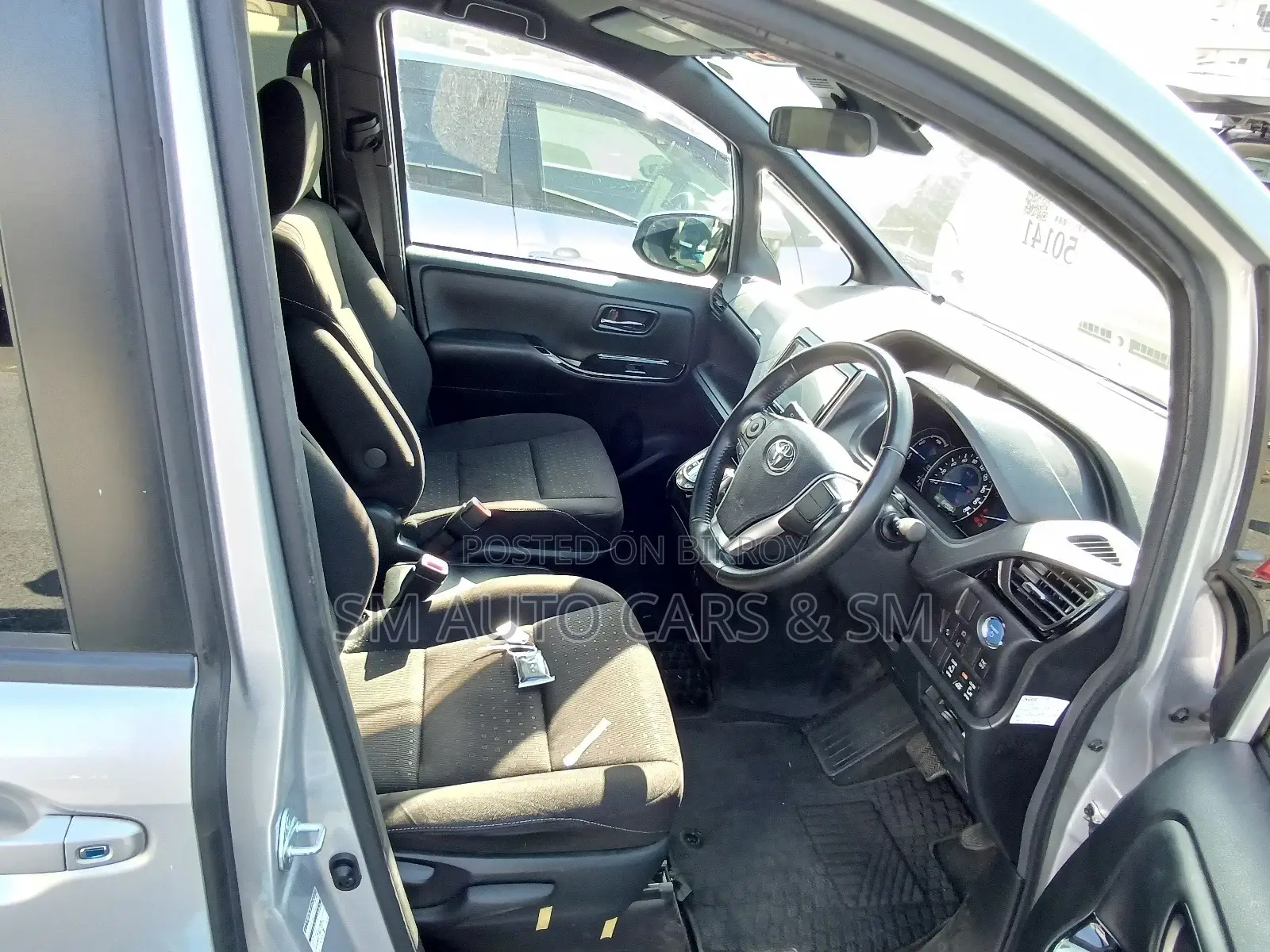 Toyota Noah Hybrid G Silver 2021