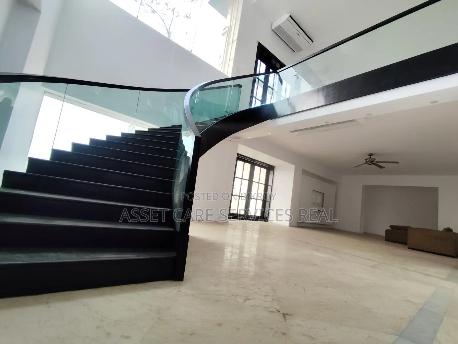 ৮৮০০ বর্গফুটের ডুপ্লেক্স ৫ বেডরুমের অ্যাপার্টমেন্ট ভাড়া হবে গুলশানে (জিম, পুল, লেক ভিউ)