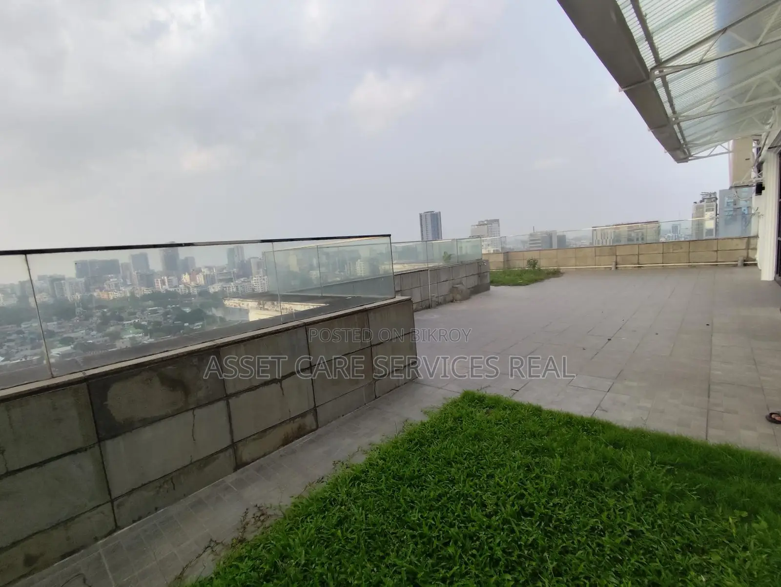 ৮৮০০ বর্গফুটের ডুপ্লেক্স ৫ বেডরুমের অ্যাপার্টমেন্ট ভাড়া হবে গুলশানে (জিম, পুল, লেক ভিউ)