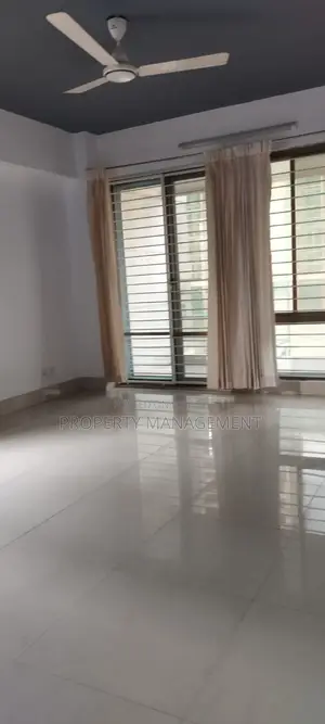 গুলশান-২ এ অফিস স্পেস ভাড়ার জন্য ২৪০০ বর্গফুটের নতুন বিল্ডিং, চমৎকার ভিউ