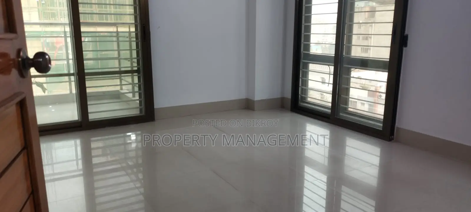 গুলশান-২ এ অফিস স্পেস ভাড়ার জন্য ২৪০০ বর্গফুটের নতুন বিল্ডিং, চমৎকার ভিউ