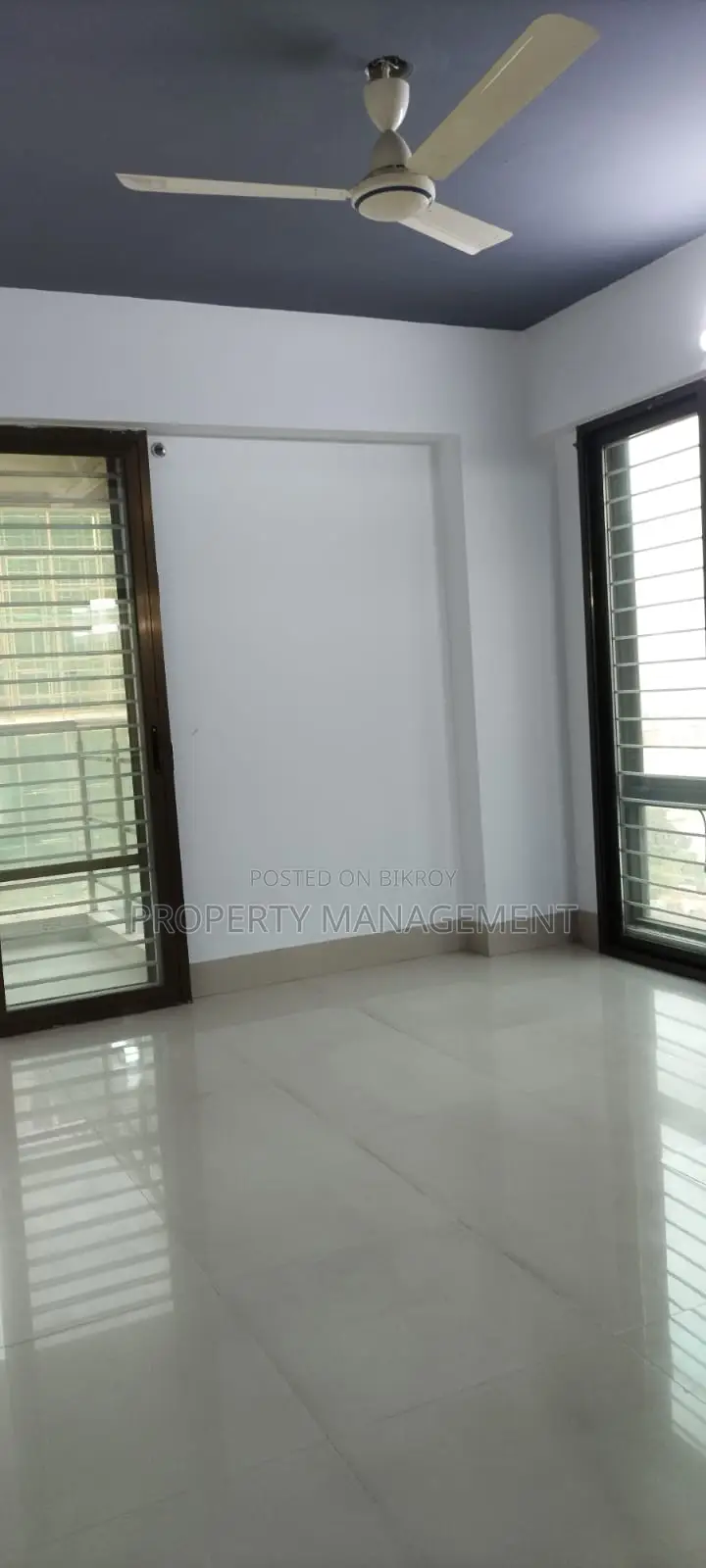 গুলশান-২ এ অফিস স্পেস ভাড়ার জন্য ২৪০০ বর্গফুটের নতুন বিল্ডিং, চমৎকার ভিউ