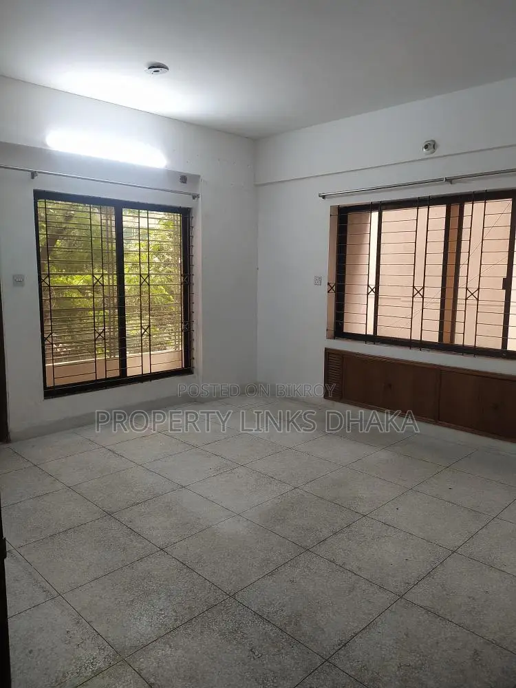 ভাড়ার জন্য আনফার্নিশড অ্যাপার্টমেন্ট