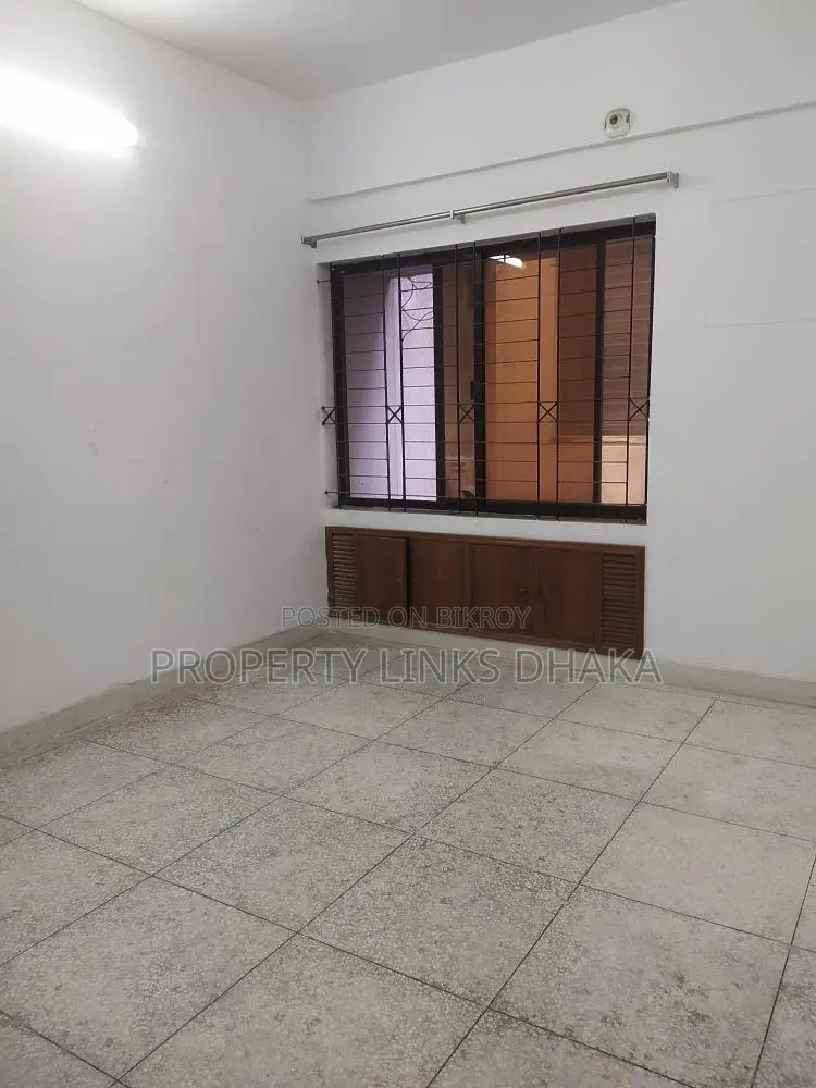 ভাড়ার জন্য আনফার্নিশড অ্যাপার্টমেন্ট